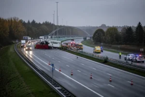 Snelweg A50 bij Arnhem volledig afgesloten na ernstig verkeersongeval