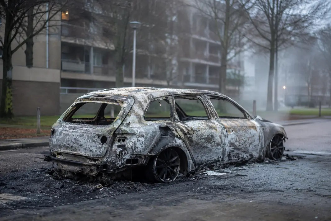Auto volledig uitgebrand in Presikhaaf