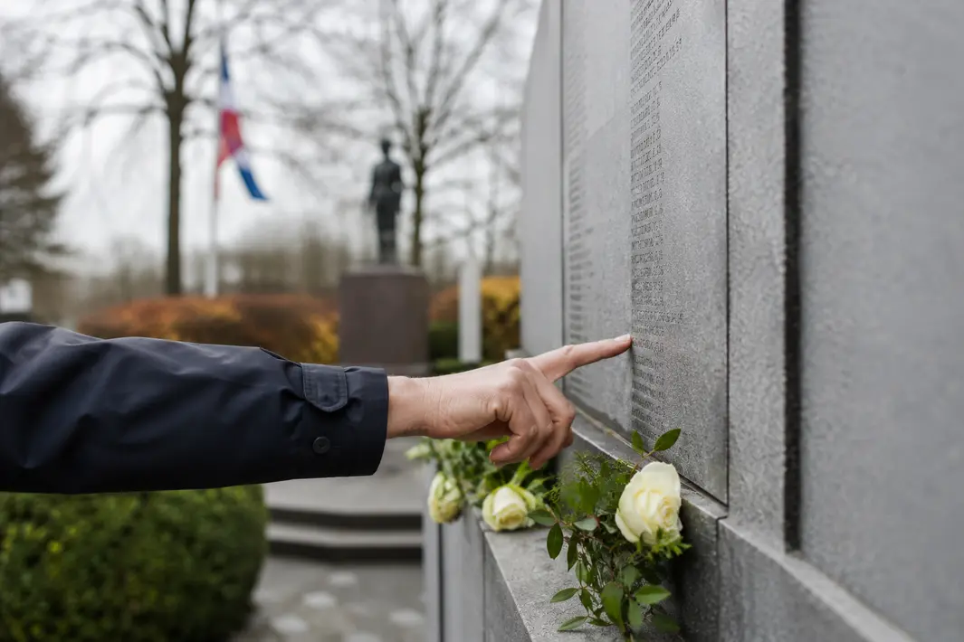 Naam van sergeant die in 1940 werd geëxecuteerd weer toegevoegd aan monument in Rheden